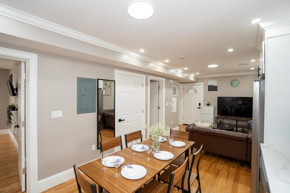 558-3 3Br Boston - Renovated Nest Near Aquarium * Boston